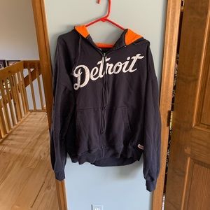 men’s detroit tigers zip up! size large